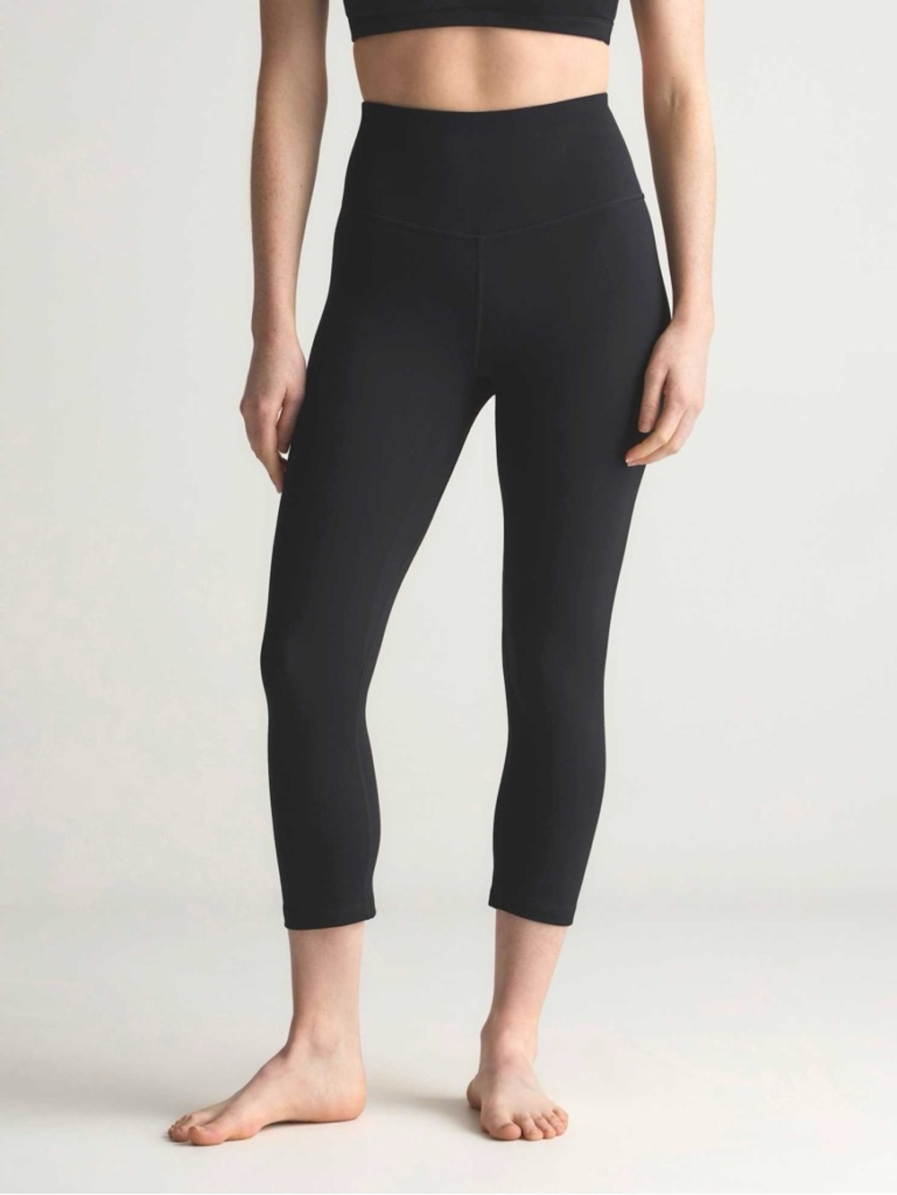 Quince Ultra Form High Rise Capri 21” Inseam Black Small